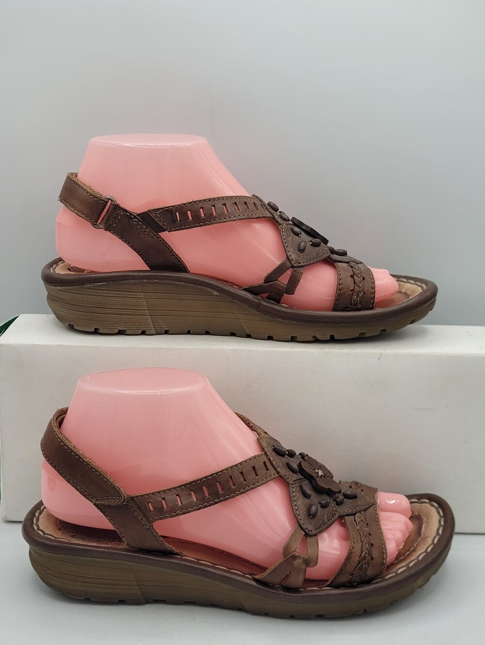 Earth Origins 1.5" wedge Leather sandals Size 6.5 D
